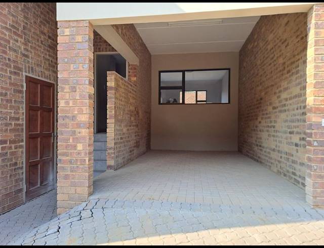 3 BEDROOM TOWNHOUSE FOR SALE IN DIE HEUWEL